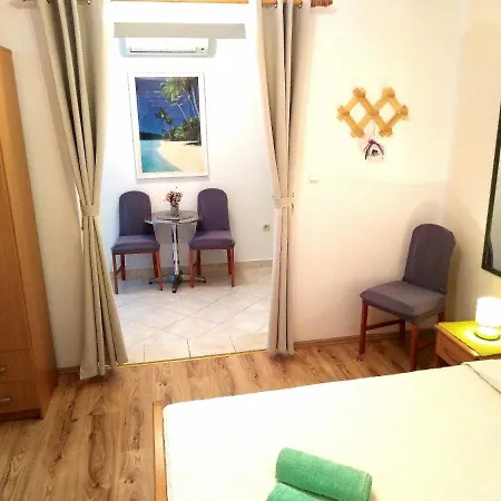 Green & Orange Apartment
