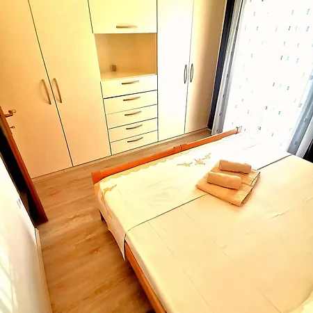 Green & Orange Apartment Hvar Town