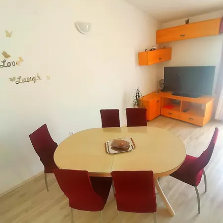 Green & Orange Apartment