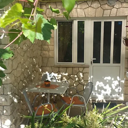 Green & Orange * Hvar Town