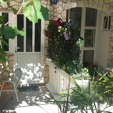 Green & Orange Apartment Hvar Town