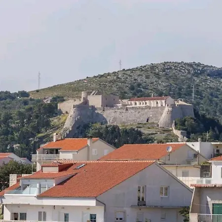 & Orange * Hvar Town
