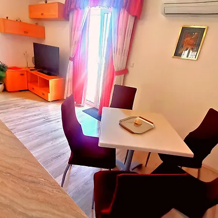 & Orange شقة *