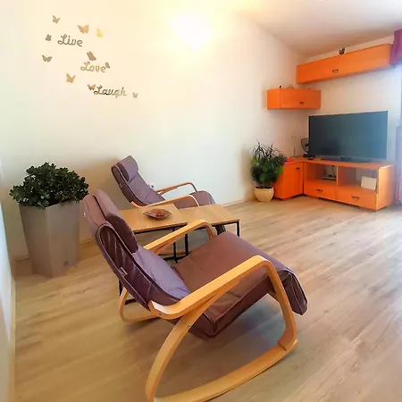 & Orange דירה חוואר